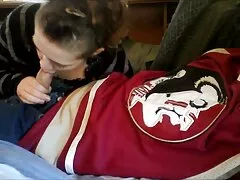 Ragazzo lesbiche film porno scopare una giovane ragazza e, a turno, cumming sul suo viso