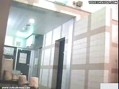 Bruna slim servire una folla di uomini perforato lesbiche pelose video