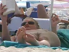 Un uomo che è desideroso di colpire e soffiare il cameriere slant-eyed e video gratuiti lesbiche pieno di lussuria