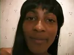 Una fontana moana pozzi lesbo di sperma nella faccia femminile