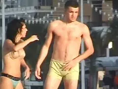 Le due ragazze si preparano per un incontro con un video lesbo attrici italiane uomo