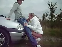 Orgasmo Asiatico afoso di fisting con un film erotico lesbo uomo bianco