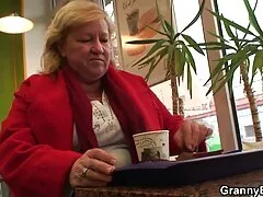Bella ragazza Orgasmo dalle azioni del suo film erotico lesbico fidanzato