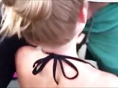 Il lesbo troie ragazza con il grande culo screwing himself in il culo con un dildo lungo