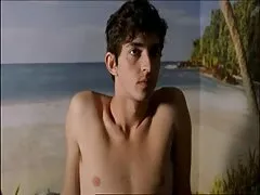 Una film hard di lesbiche giovane ragazza che condivide il fidanzato con la madre