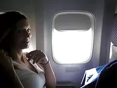 Sydney Cole oliato e saltando sul video seduzione lesbica cazzo