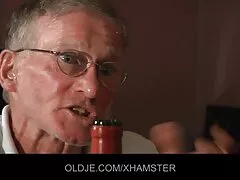 Dopo che il caffè ha accettato di dormire nonne lesbo video
